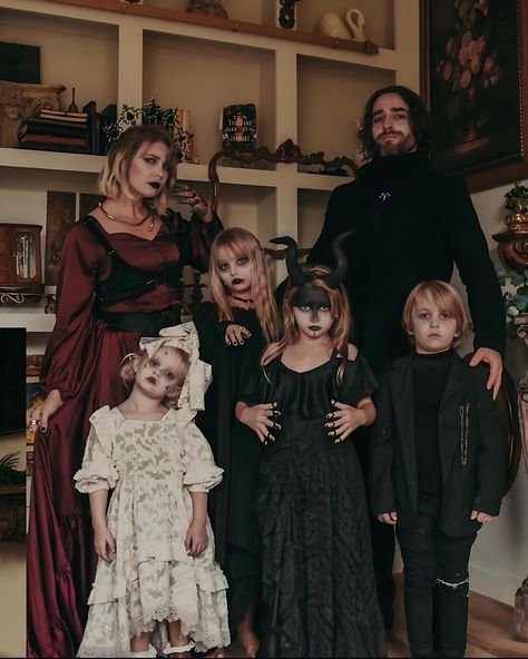 Goth Family Photos, Gothic Family Photoshoot, Gothic Family, Family Photoshoot, Family Photo, Family Photos, Photo Ideas