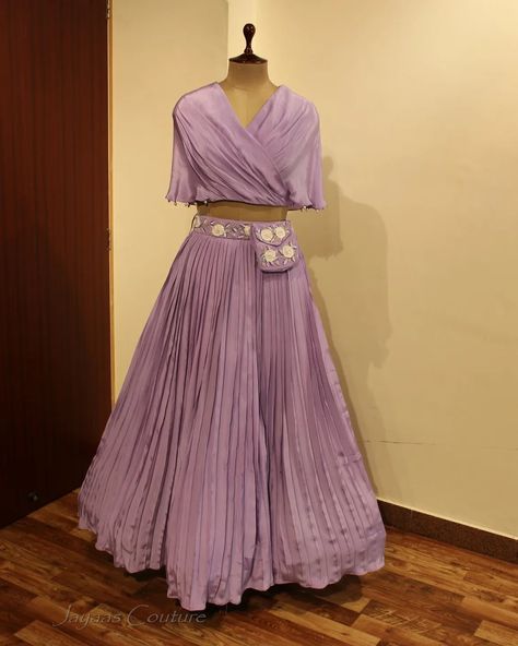 Lavender Crop Top, Crop Top With Skirt, Lavender Skirt, Top With Skirt, Kurta Design, Crop Top Skirt, Chaniya Choli, Mirror Work, Kurta Designs