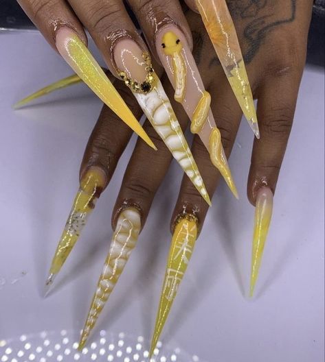 Yellow Stilleto Nails, Yellow Stiletto Nails, Crazy Acrylic Nails, Cardi B Nails, Nail Pics, Acrylic Nail Shapes, Diy Acrylic Nails, Colored Acrylic, Nails Design With Rhinestones