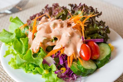 Green salad with Thousand Island Dressing Tossed Green Salad, Homemade Thousand Island Dressing, Green Salad Dressing, Best Salad Dressing, Russian Dressing, Thousand Island, Thousand Island Dressing, Sandwich Spread, Salad Recipes For Dinner