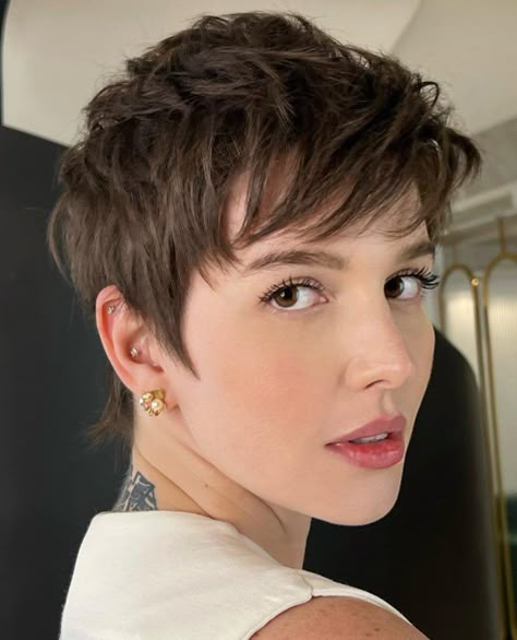 Short Textured Pixie Cut, Soft Pixie Haircut, Thick Pixie Cut, Edgy Pixie Hairstyles, Choppy Pixie, Layered Pixie Haircuts, Layered Pixie Cut, Brunette Pixie, Choppy Pixie Cut