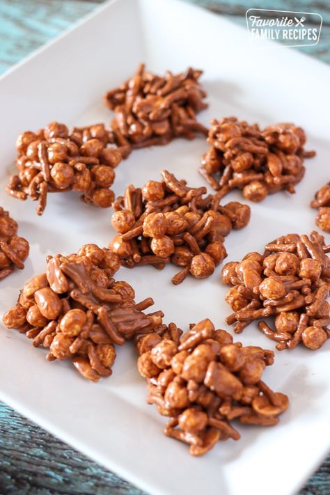 These Fiber Crunchies are a crunchy yummy chocolate treat that are loaded with fiber and low on calories! Each Fiber Crunchie is only 57 calories! High Fiber Snack Recipes, Fasting Snacks, Weight Watchers Cookies, Fiber One Bars, Lite Snacks, Healthy Crunchy Snacks, Weight Watcher Cookies, Luscious Recipes, High Fiber Snacks