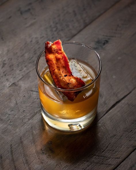 Bacon Old Fashioned Cocktail, Bacon Washed Bourbon, Don Lee, Bourbon Drink, Bourbon Old Fashioned, Bourbon Recipes, Whiskey Recipes, Liquor Recipes, Bourbon Drinks