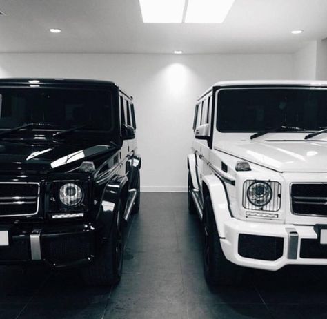 White G Wagon, Mercedes Auto, White Cars, Mercedes G Wagon, Aston Martin Vanquish, Luxurious Life, Lux Cars, Car Goals, Bmw I8