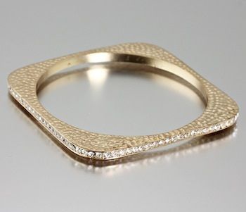 Gold Bracelet Bangle Jewelry, Square Bangles, Bridal Foot Jewelry, Antique Gold Bracelet, Solid Gold Bangle, Gold Bangles For Women, Buy Gold Jewelry, Diamond Bracelet Design, Buying Gold