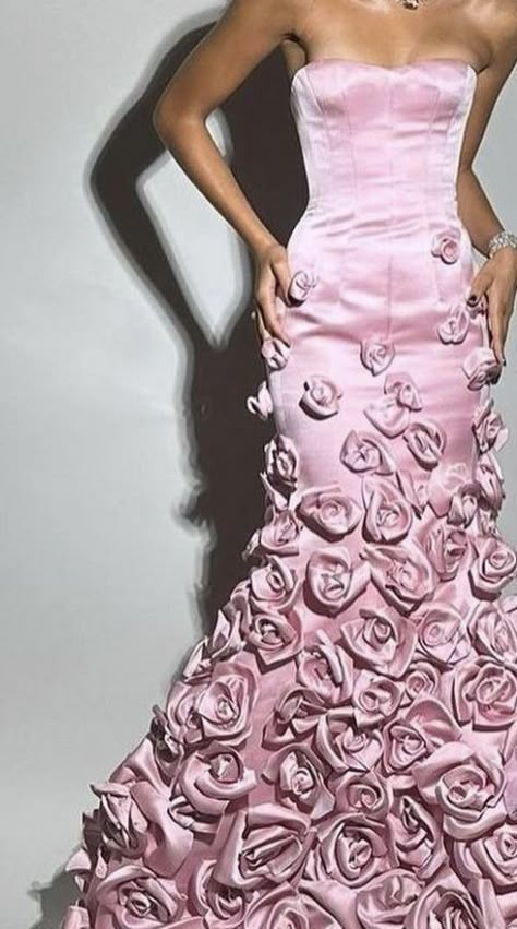 Rose Gown, Influencer Style, Valentino Gowns, Mode Rose, Taylor Russell, Zendaya Style, Valentino Dress, Fashion Petite, 3d Rose