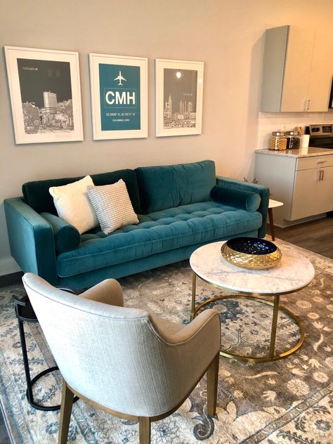 Teal Couch Living Room, Teal Sofa Living Room, Blue Velvet Sofa Living Room, Blue Couch Living, Blue Sofa Living, Living Room Colour Schemes, Blue Sofas Living Room, Velvet Sofa Living Room, Turquoise Living Room Decor