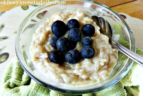 Just one click brings you to the most delicious creamy rice pudding recipe. Easy-Peasy too! Homemade Rice Pudding, Creamy Rice Pudding, Tapioca Pudding, Creamy Pudding, Creamy Rice, Healthy Groceries, Desserts For A Crowd, Rice Pudding, Food Words