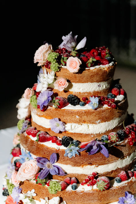 Treat your guests to a slice of elegance with our Naked Berry Wedding Cake! Layers of moist cake adorned with fresh berries and a hint of rustic charm, this cake is a delightful addition to your wedding celebration. Explore more delicious ideas on our website and follow us for wedding inspiration! 💍🍰 #NakedCake #BerryCake #WeddingDessert #RusticChic Indie Wedding Cake, Berries Wedding Cake, Macaroon Cake Wedding, Wedding Ice Cream Cake, Rustic Floral Wedding Cake, Fruit Tart Wedding Cake, Wedding Cake Non Traditional, Whimsical Wedding Food, Meringue Wedding Cake