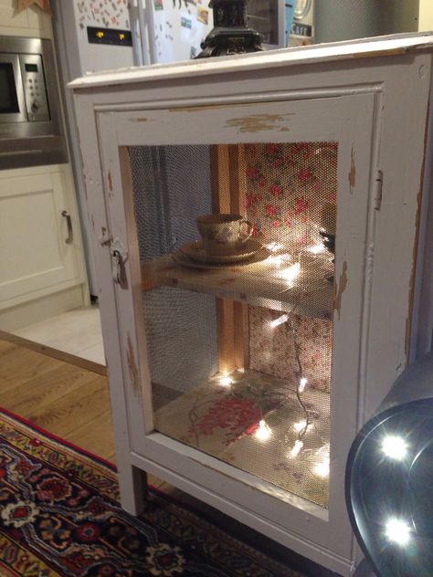 Meat safe Meat Safe, Deco Farmhouse, Conservatory Decor, Cupboard Shelves, Van Ideas, Pie Safe, Water Pitchers, Storage Design, Handmade Furniture