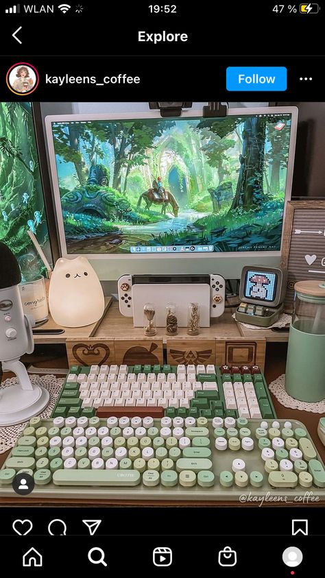 Green Imac Setup, Zelda Gaming Setup, Dark Green Gaming Setup, Green Computer Aesthetic, Sage Green Desk Setup, Brown Pc Setup, Pink And Green Gaming Setup, Sage Green Gaming Setup, Green Gamer Aesthetic