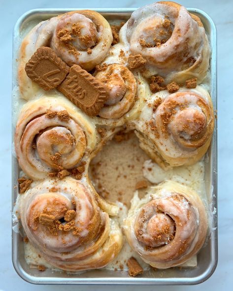 Biscoff Cinnamon Buns, Lotus Biscoff Cinnamon Rolls, Elevated Cinnamon Rolls, Lotus Cinnamon Rolls, Biscoff Cinnamon Rolls, Biscoff Croissant, Cinnamon Roll Flavor Ideas, Biscoff Rolls, Best Cinnamon Rolls Ever