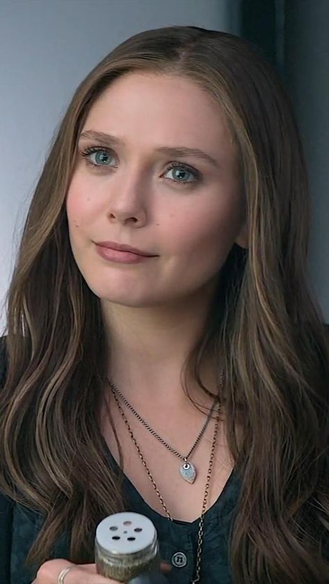 Elizabeth Olsen [Vídeo] | Mulher marvel, Personagens dos vingadores, Belas atrizes Olsen Scarlet Witch, Elizebeth Olsen, Elizabeth Olsen Scarlet Witch, Scarlett Witch, Ashley Olsen, Wanda And Vision, Park Shin Hye, Marvel Girls, Marvel Women