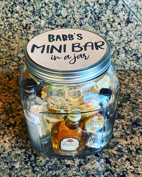 Drinking Gifts For Guys, Alcohol Theme Gift Basket, Cricut Alcohol Bottle Ideas, Alcoholic Christmas Gifts, Mini Bar In A Jar Gift, Goodie Bag Ideas For Adults Work, Shooter Gift Ideas, Vodka Gift Ideas, Booze Basket Ideas