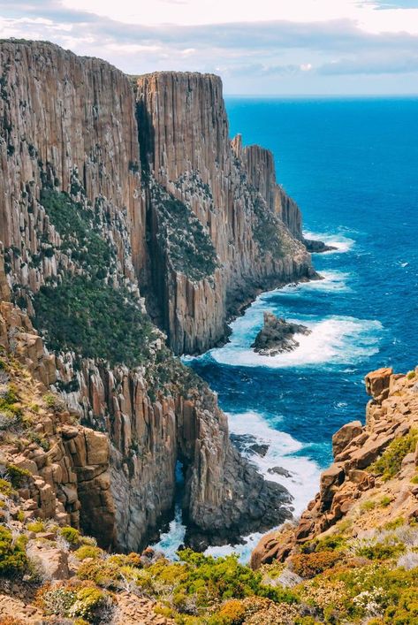 10 Amazing Places To Visit In Tasmania, Australia (6) Tasmania Road Trip, Tasmania Travel, Amazing Places To Visit, Australia Travel Guide, Oceania Travel, Tasmania Australia, Visit Australia, Exotic Places, Summer Bucket Lists