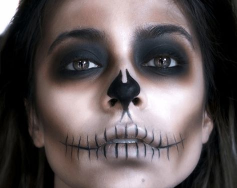 Diy Skeleton Makeup, Pretty Skeleton Makeup, Easy Skeleton Makeup, Skeleton Face Makeup, Skeleton Makeup Tutorial, Halloween Skeleton Makeup, Skeleton Face Paint, Diy Skeleton, Halloweenský Makeup