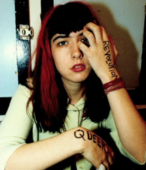 Kathleen Hanna Style, Feminist Punk, Riot Grrl, Kathleen Hanna, Punk Movement, Riot Grrrl, Women In Music, Badass Women, Music People