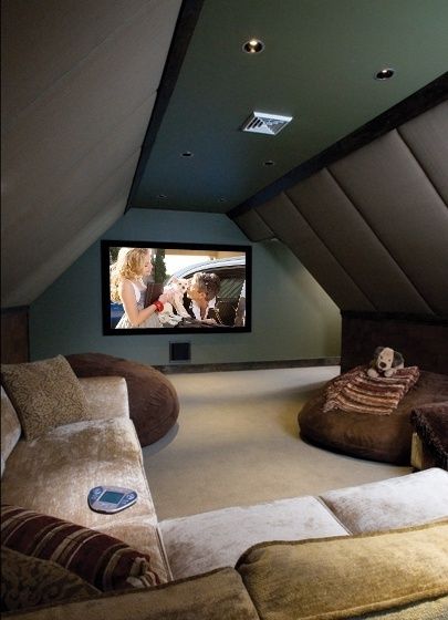 Gömda Rum, Attic Spaces, Home Theater Rooms, Attic Rooms, Cinema Room, Hus Inspiration, Home Cinema, Movie Room, Home Cinemas