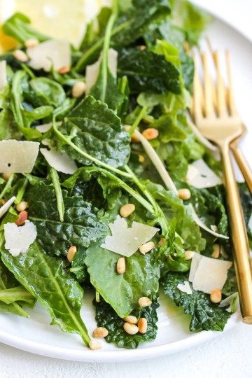 Healthy Lemony Kale and Arugula Salad - The Bettered Blondie Arugala Salad Recipes, Hormone Reset Diet Recipes, Lemon Kale, Vegan Easter Recipes, Arugula Recipes, Arugula Salad Recipes, Kale Salad Recipes, Kale Recipes, Arugula Salad