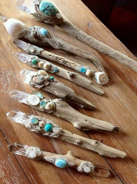 Pagan Crafts, Driftwood Projects, Cool Wood Projects, Witchy Crafts, Driftwood Crafts, Sea Witch, Beach Crafts, Crystal Wand, Driftwood Art