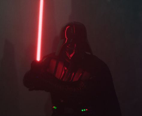 Star Wars Dark Side Aesthetic, Darth Vader Pfp, Darth Vader Icon, Anakin Darth Vader, Fast And Furious Cast, Red Lightsaber, Anakin Vader, Anakin And Padme, Star Wars Sith