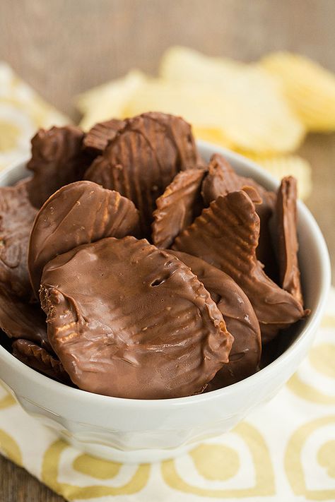 Chocolate-Covered Potato Chips Recipe - The perfect combination of sweet and salty! | browneyedbaker.com Brown Foods For Color Party, Potato Chips Recipe, Chocolate Covered Potato Chips, Brown Eyed Baker, Potato Chip Recipes, Salty Treats, Chips Recipe, Holiday Dessert, Salty Snacks