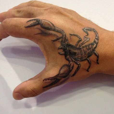 In the world of tattoo, the scorpion is a common animal that is used by many tattoo lovers. Each wearer of the tattoo will apply it with a particular meaning behind it. Nonetheless, others only… Hart Tattoo, Trin For Trin Tegning, Scorpion Tattoos, Bored Art, Art Examples, Female Tattoos, Scorpio Tattoo, Men Tattoos, Scorpion Tattoo