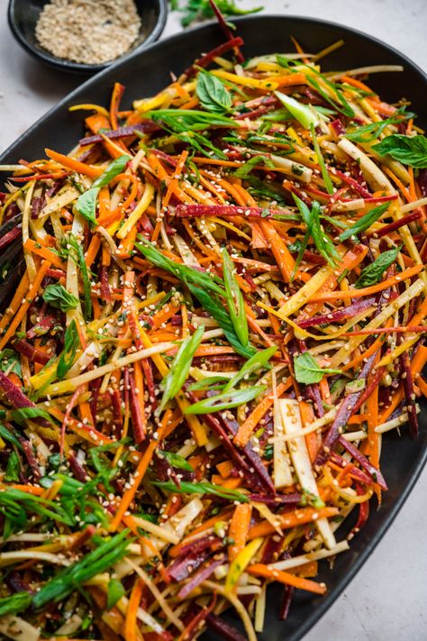 This Rainbow Carrot Sesame Salad is full of flavor and the perfect way to use up the bag of carrots sitting in your fridge. It makes a great side dish for just about any protein, and it's easy to prep ahead of time. Veggie Quinoa Salad, Sesame Salad, Gourmet Salad, Classic Salad, Salad Easy, Spiced Chickpeas, Rainbow Carrots, Summer Corn Salad, Dinner Recipes Easy Quick