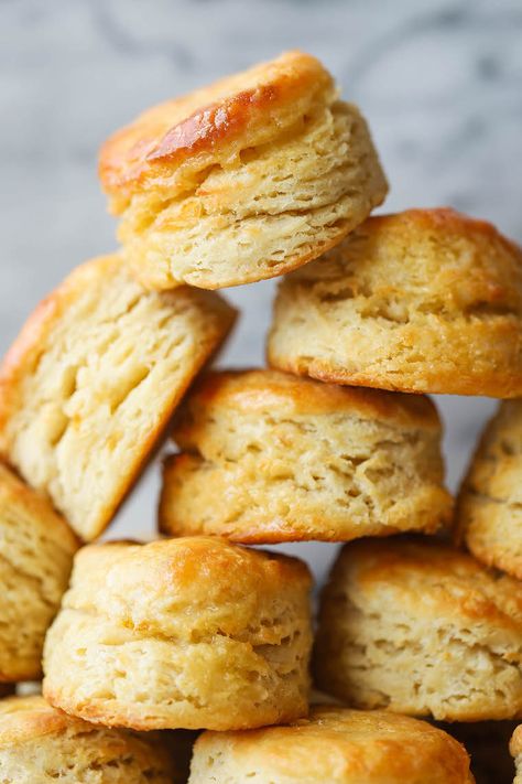 Sourdough Biscuits - Use up your "discarded" starter in these EPIC biscuits! With that sourdough tang, these biscuits are so flaky, so butter + so so good. Sourdough Biscuits Recipe, Sourdough Biscuits, Homemade Biscuits Recipe, Homemade Buttermilk Biscuits, Sourdough Starter Discard Recipe, Sourdough Starter Recipe, Biscuits Recipe, Sourdough Baking, No Knead Bread