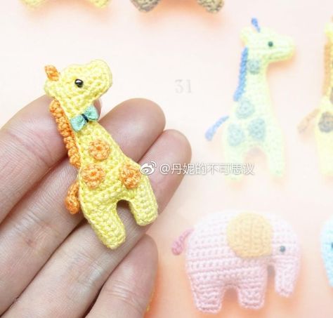 Crochet Giraffe and Elephant Crochet Motif Patterns ⋆ Crochet Kingdom Crochet Giraffe Applique, Giraffe Applique Pattern Free, Elephant Applique Pattern, Crochet Elephant Applique, Knit Giraffe, Giraffe Bookmark, Hooded Cowl Crochet Pattern, Giraffe Haken, Free Aran Knitting Patterns