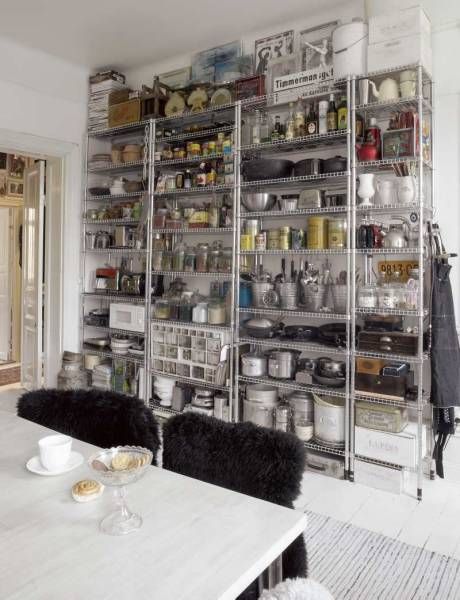 metro shelving Restaurant Storage, Open Restaurant, Style Salon, Stainless Kitchen, Small Kitchen Storage, Kitchen Open, Ikea Shelves, Open Kitchen Shelves, Industrial Kitchen