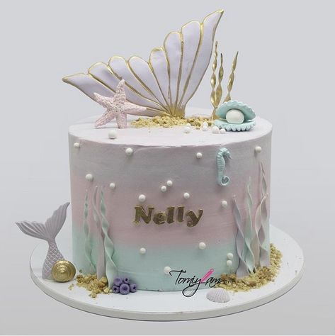 Cake Ocean Theme, Birthday Cake Ocean, Cake Ocean, Ocean Birthday Cakes, Minimalist Cake, Pearl Mermaid, Mermaid Birthday Cakes, Bento Cakes, Ocean Birthday