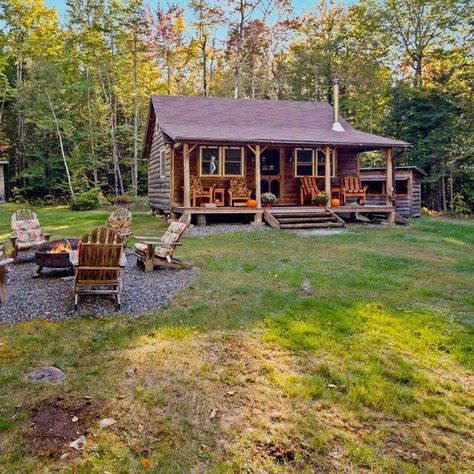 Cozy Off Grid Cabin, Off Grid Log Cabin, Off The Grid Aesthetic, Off Grid Aesthetic, Off Grid Living Aesthetic, Off Grid Cabin Interior, Small Cabin Homes, Live Off Grid, Off Grid Home