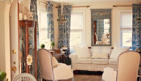 How To Give Your Home A More Feminine Look - The Dedicated House Paris Living Room Decor, French Country Style Living Room, Country Chic Living Room, French Cottage Living Room, Salons Cottage, Paris Living Rooms, French Living Room Decor, Reka Bentuk Ruang Tamu, French Style Living Room