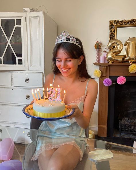 Grateful For Another Year, Small Birthday Parties, Seventeenth Birthday, March Baby, Birthday Goals, Birthday Dinner Party, Bday Party Theme, 22nd Birthday, Small Cake