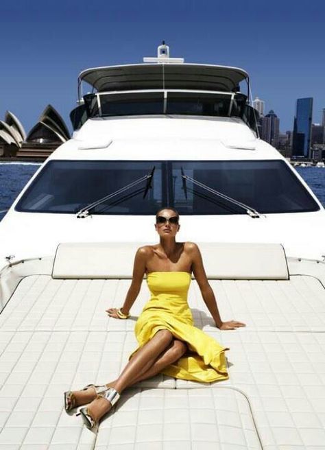 Glamour' Yacht Photoshoot, Yacht Fashion, Jessica Hart, Luxury Lifestyle Girly, Mode Editorials, Luxury Lifestyle Women, Chique Outfits, Yacht Life, Luxe Life