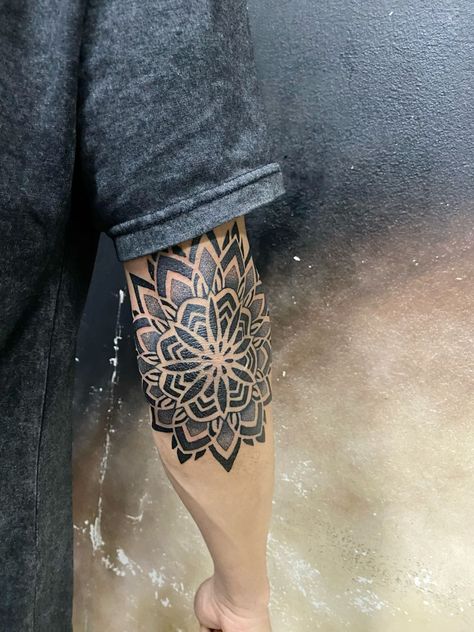 Tattoos In Different Languages, Simple Japanese Tattoo, Mandala Geometric Tattoo, Tattoo Whale, Geometric Tattoo Hand, Mandala Arm Tattoos, Tato Mandala, Mandala Tattoo Men, Small Mandala Tattoo