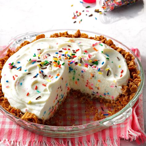 Easy Confetti Pie Recipe -Sugar cone crust makes a pie that tastes like birthday cake when you add a colorful, creamy no-bake confetti filling. —Gina Nistico, Taste of Home Food Editor Confetti Pie, Summer Pie Recipes, Cake Batter Recipes, Popular Pies, Summer Pie, Batter Recipe, Best Pie, Funfetti Cake, No Bake Pies