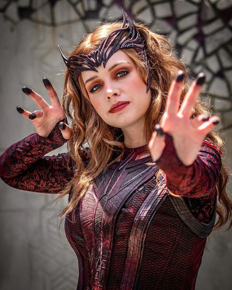 Scarlett Witch Makeup, Diy Scarlet Witch Costume, Wanda Maximoff Makeup, Scarlet Witch Makeup, Wanda Makeup, Simple Witch Makeup, Spiderman Makeup, Being Sarcastic, Scarlet Witch Costume