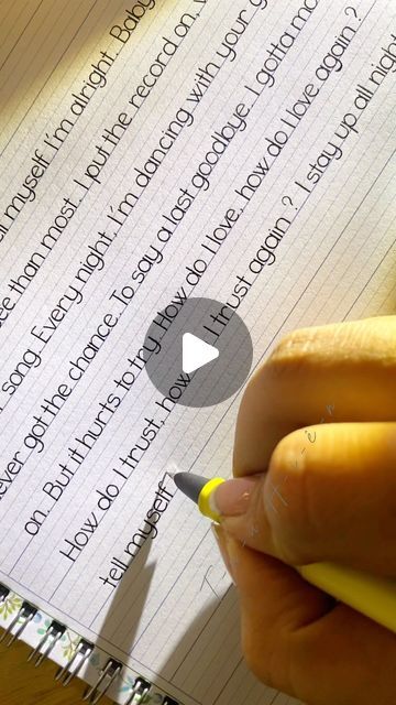 Thu Hiền on Instagram: "#chuviettay #chudep #handwriting #calligraphy" Neat Handwriting Inspiration, How To Improve Your Handwriting, Calligraphy Videos, Handwriting Calligraphy, Calligraphy Video, Pretty Handwriting, Improve Your Handwriting, Neat Handwriting, Pretty Notes