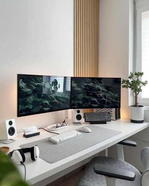 Podcast Decor, Dream Desk, Computer Desk Setup, Desk Setups, Home Studio Setup, Minimalist Desk, Pc Setups, Desktop Setup, Desk Inspiration