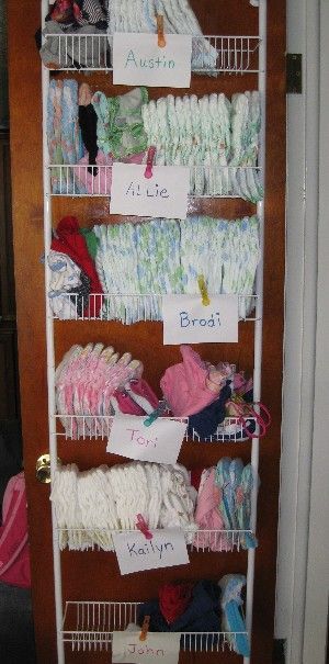 Babysitting Room Ideas, Daycare Diaper Organization, Daycare Ideas Room, Daycare Storage, In Home Daycare Ideas, Home Daycare Rooms, Daycare Supplies, Daycare Room Ideas, Daycare Setup