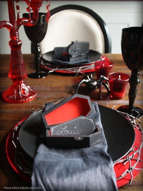 Vampire Dinner Party, Vampire Dinner, Dinner Party Place Settings, Vampire Halloween Party, Halloween Table Settings, Vampire Party, Cheesy Valentine, Dinner Party Table Settings, Annabel Lee