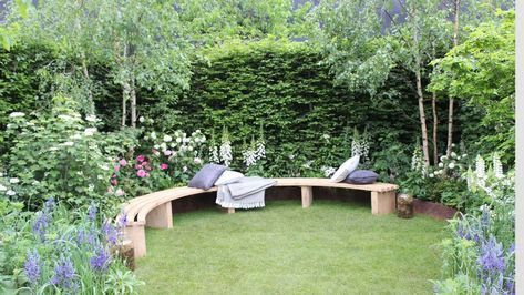 Chelsea Flower Show Gardens, Circular Lawn, Hampton Court Palace Gardens, Privacy Landscaping, Fragrant Garden, Christie Brinkley, Evergreen Plants, Garden Show, Chelsea Flower