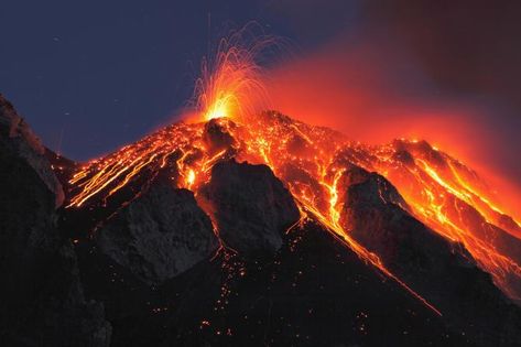 What causes a volcano to erupt, how are they formed and what are the different types of volcano? Volcano Wallpaper, Stromboli Volcano, Top Of A Mountain, Hawaii Volcano, Lava Flow, Active Volcano, Discovery Channel, Reykjavik, Yellowstone National