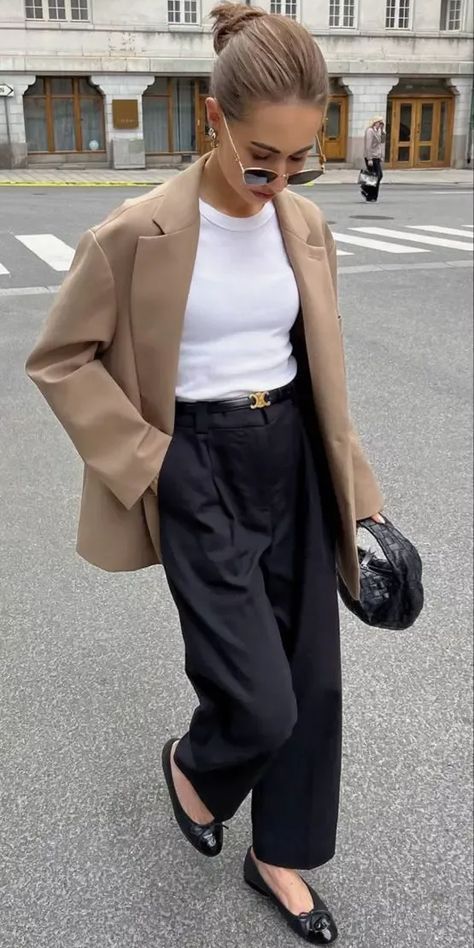 Beige Blazer Outfit Office, Business Casual Autumn Outfits, French Business Woman, French Office Outfit, Work Outfits 2024, Winter Corporate Fashion, Dressy Work Outfits, Smart Outfit Women, Womens Work Fashion