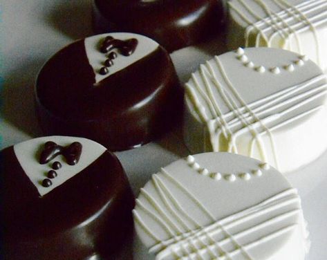 Chocolate Wedding Favors, Wedding Chocolate, Wedding Sweets, Chocolate Covered Treats, Wedding Treats, Oreo Pops, Chocolate Oreos, Shower Cupcakes, Cupcake Cake