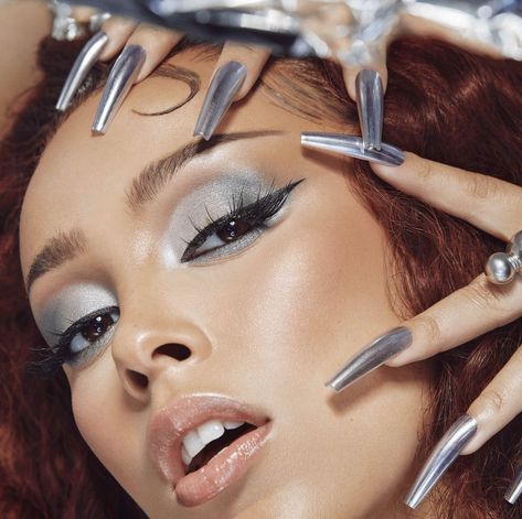 Doja Cat BH Cosmetics Cat Elements, Doja Cat Outfits Concert, Makeup News, Lengthening Mascara, Cat Nails, Cat Icon, Eyeshadow Pallets, Cat Makeup, Celebrity Beauty