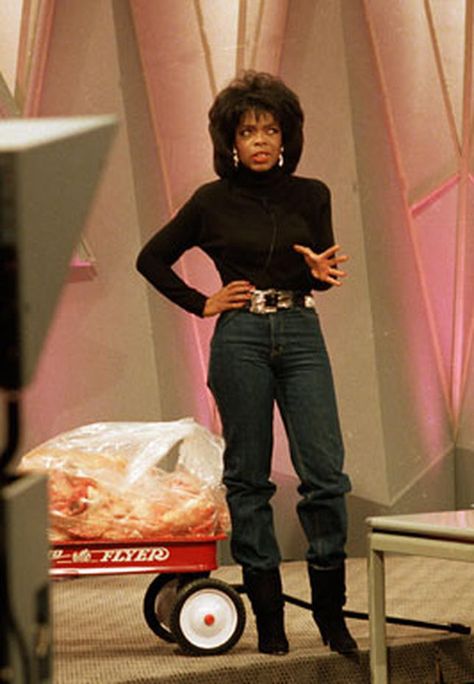 Oprah Winfrey |  Oprah Winfrey shows off her new figure as she stands in front of 68 pounds of fat inside a toy wagon, in Chicago on Nov. 16, 1988.  Credit: AP Photo/Charles Bennett, File Oprah Winfrey Show, Series Black, Oprah Winfrey, How To Slim Down, African American, A Woman, Fashion Beauty, Black Women, Hollywood