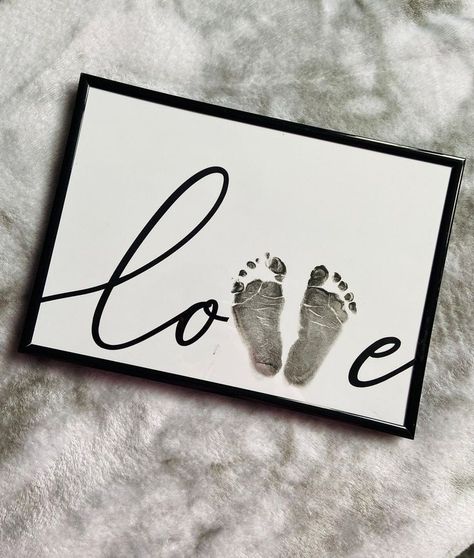 Baby Footprint Kit, Crafts For Kids Preschool, فن الرسم بالمسام�ير, Perlengkapan Bayi Diy, Baby Art Crafts, Baby Footprint Art, Baby Art Projects, Baby Footprint, Baby Room Inspiration